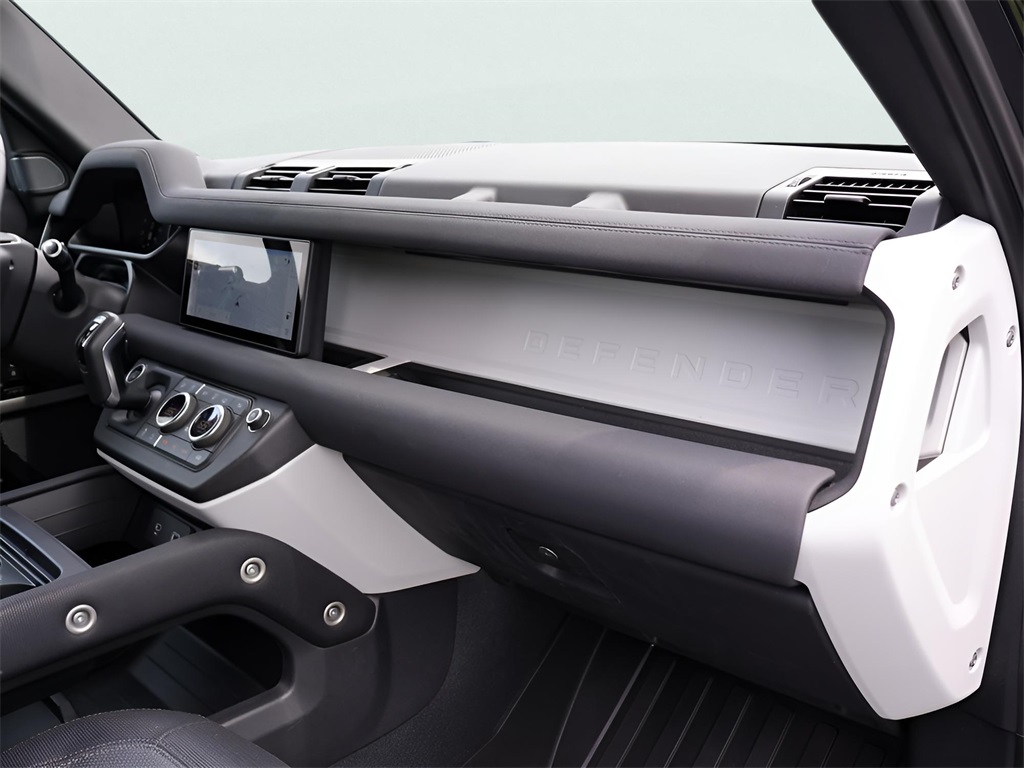 2022 Land Rover Defender 90 X-Dynamic S photo 9