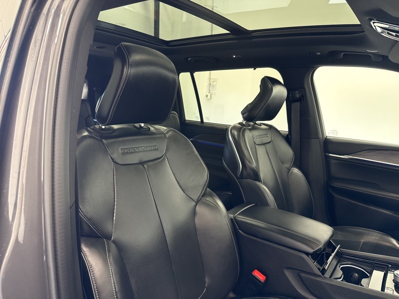 2022 Jeep Grand Cherokee Overland photo 17