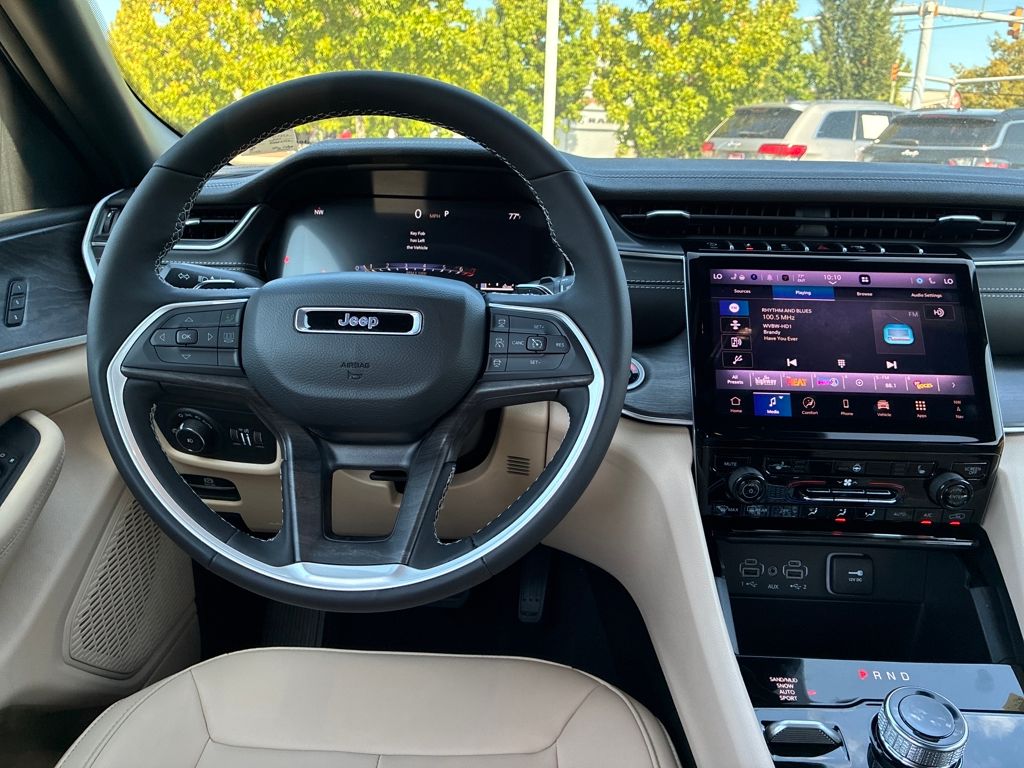 2025 Jeep Grand Cherokee Limited photo 13