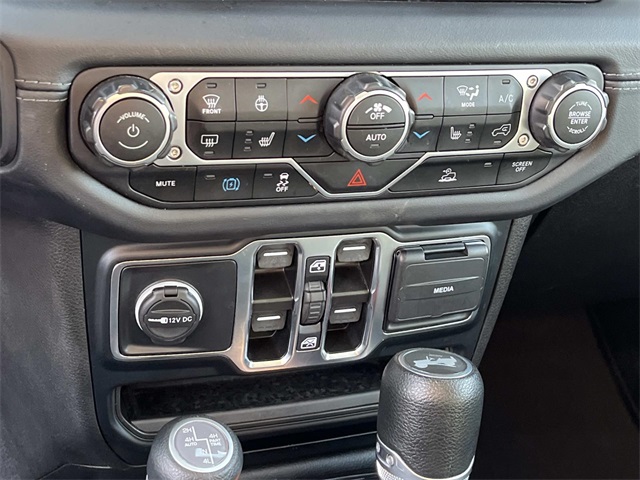 2024 Jeep Wrangler Sahara 4xe photo 29