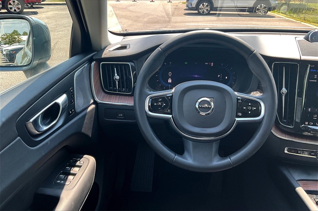 2023 Volvo XC60 B5 Ultimate photo 8