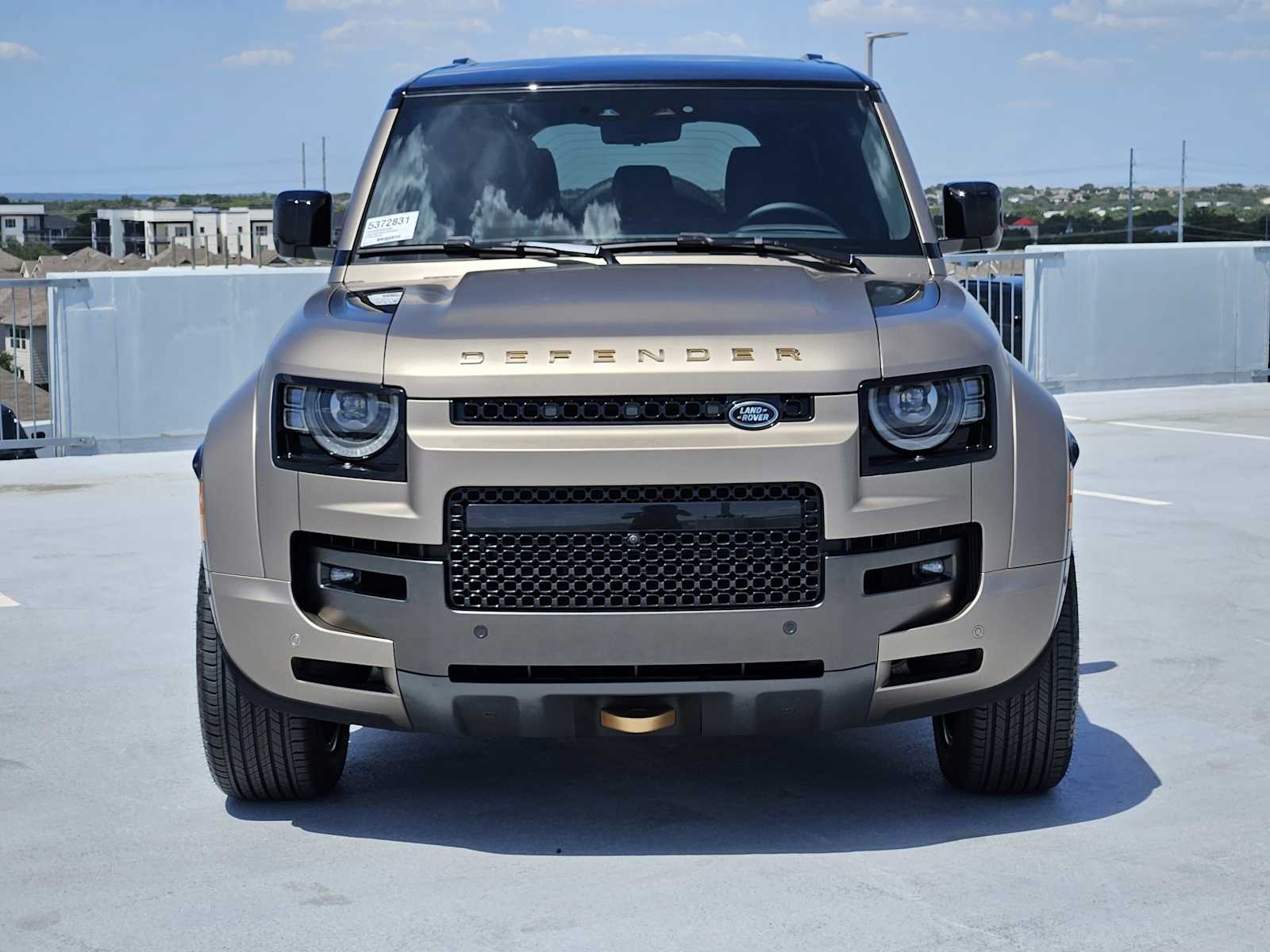 2025 Land Rover Defender 110 photo 2