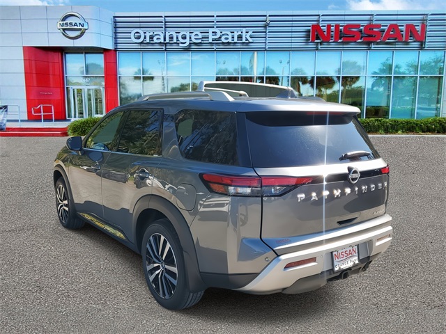 2025 Nissan Pathfinder Platinum photo 3