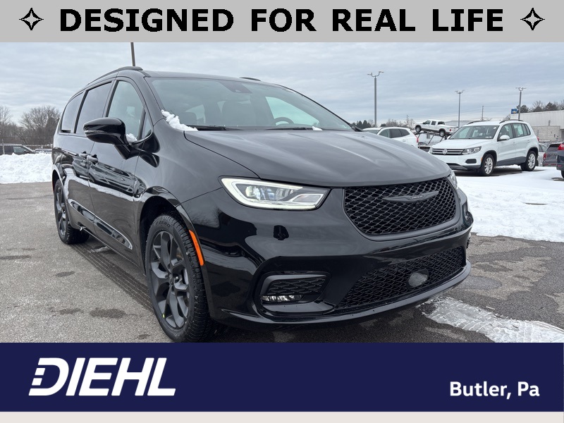 2026 Chrysler Pacifica Select's photo