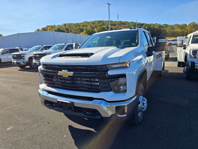 2024 Chevrolet Silverado 3500HD Work Truck photo 3