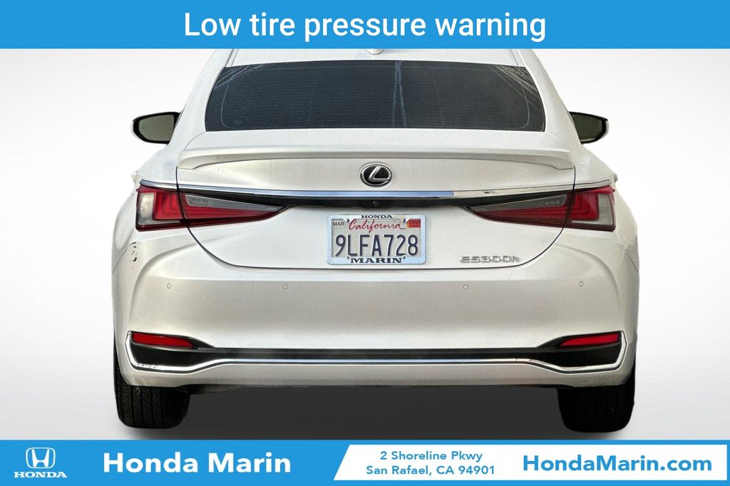 2024 Lexus ES 300h Premium photo 3