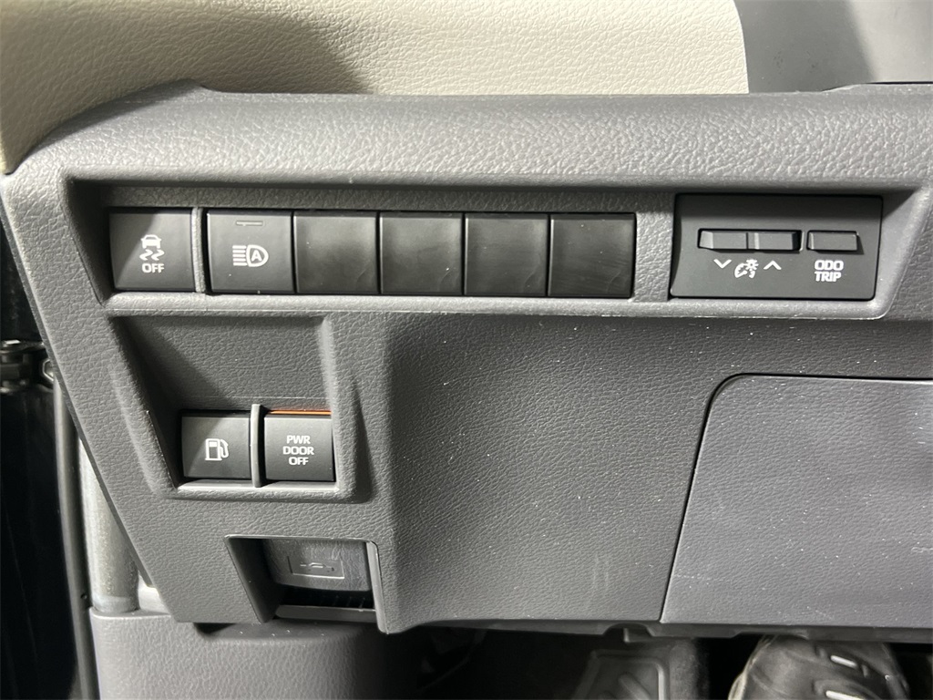2024 Toyota Sienna XLE photo 16