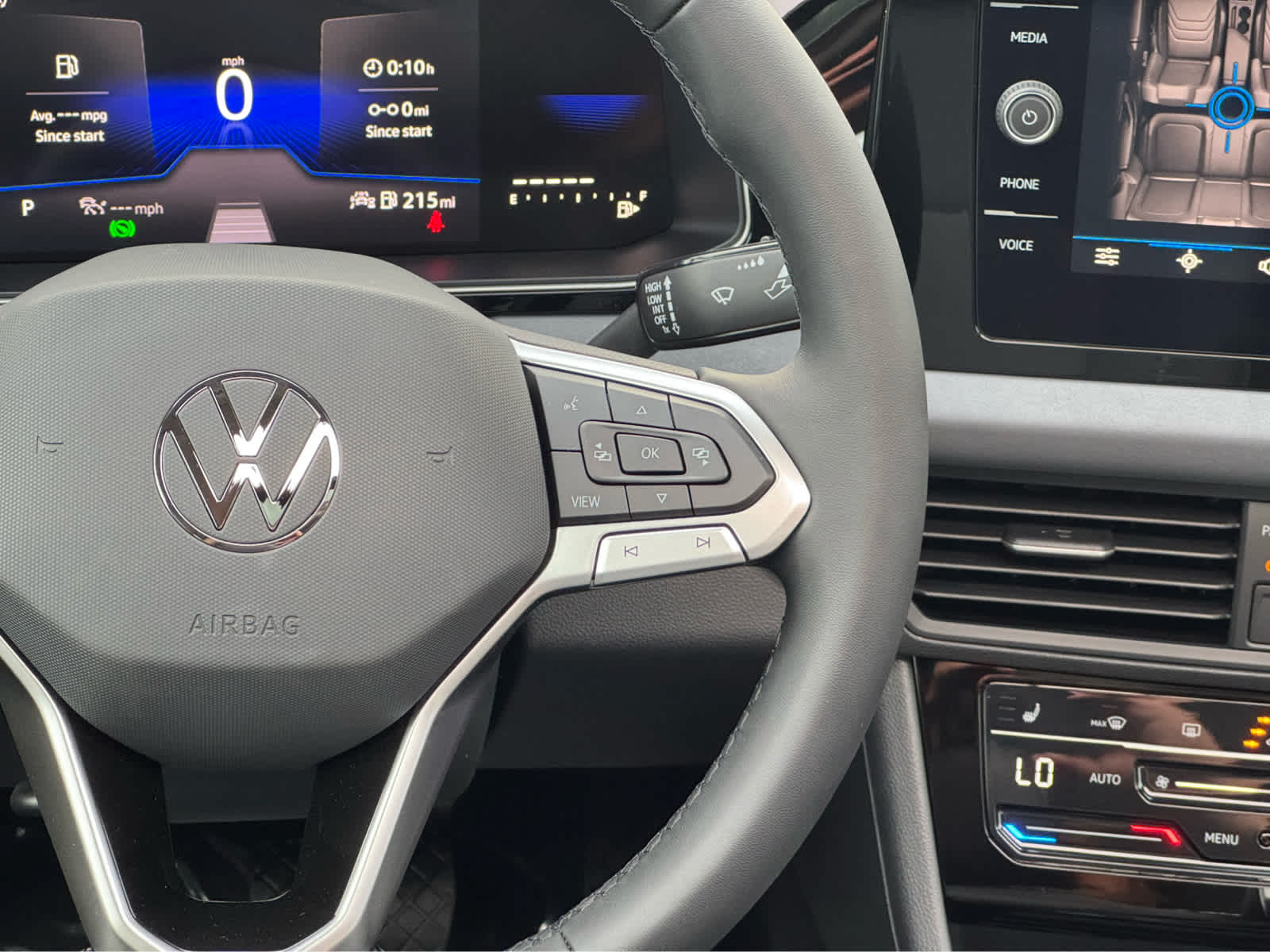 2025 Volkswagen Jetta SE photo 32