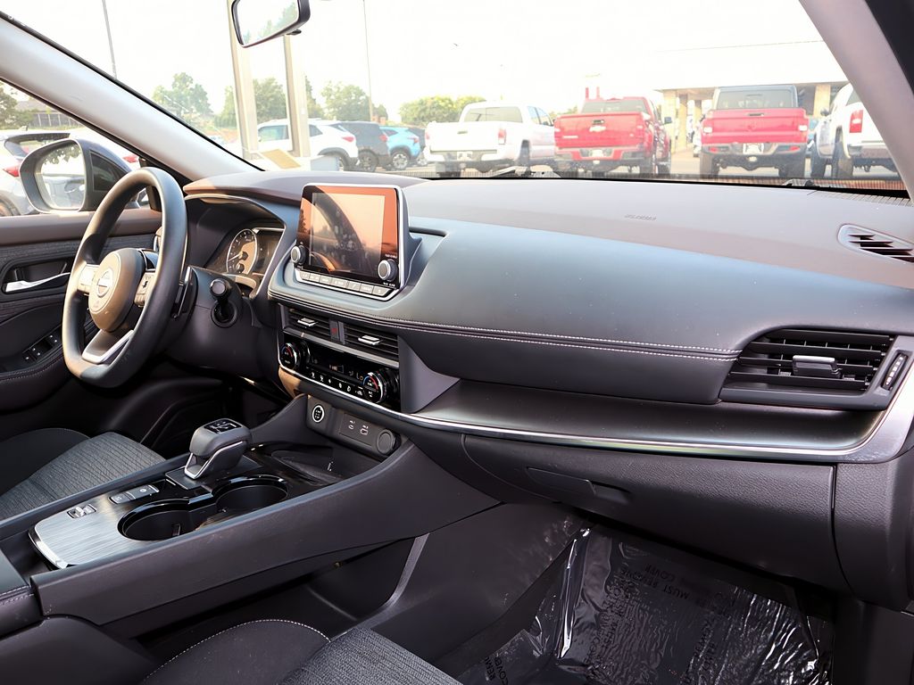2023 Nissan Rogue SV photo 22