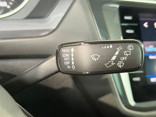 2020 Volkswagen Tiguan SE R-Line Black photo 44