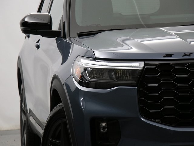 2025 Ford Explorer ST photo 3