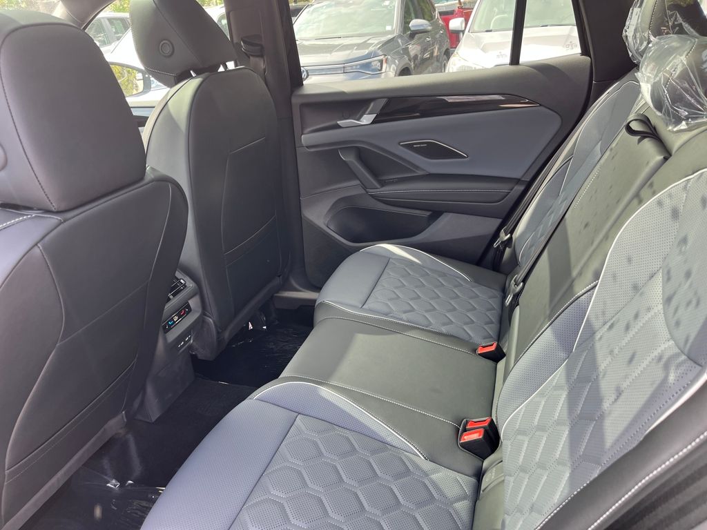 2025 Volkswagen Tiguan SEL R-Line Black photo 17