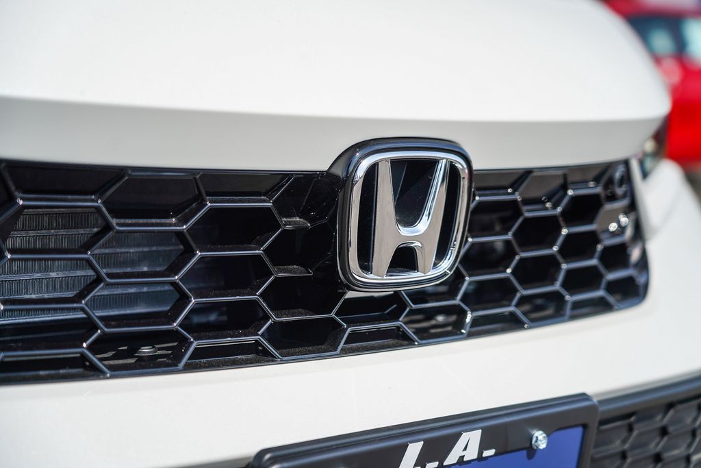 2025 Honda Civic Hybrid Sport Touring photo 3