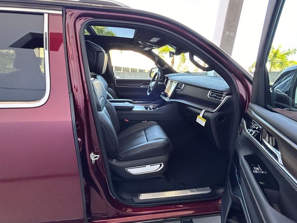2024 Jeep Grand Wagoneer photo 2