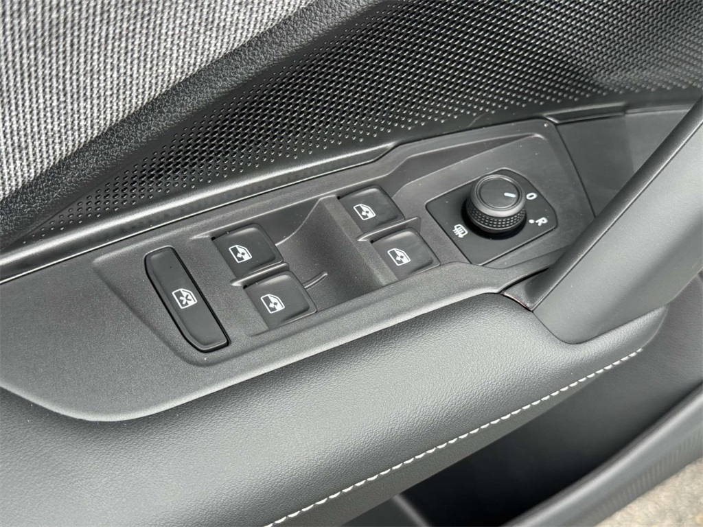 2025 Volkswagen Tiguan S photo 27