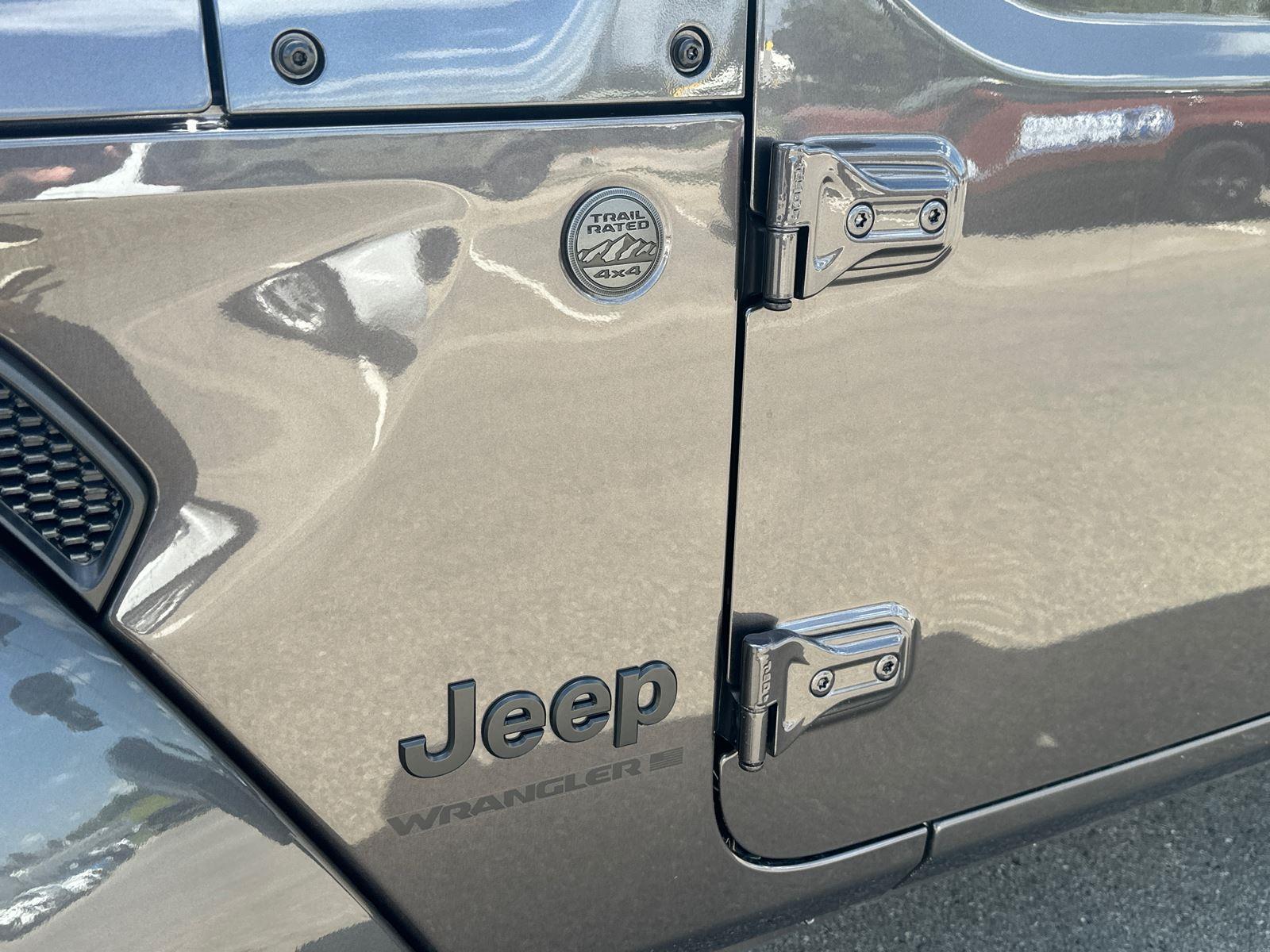 2025 Jeep Wrangler Sahara photo 8