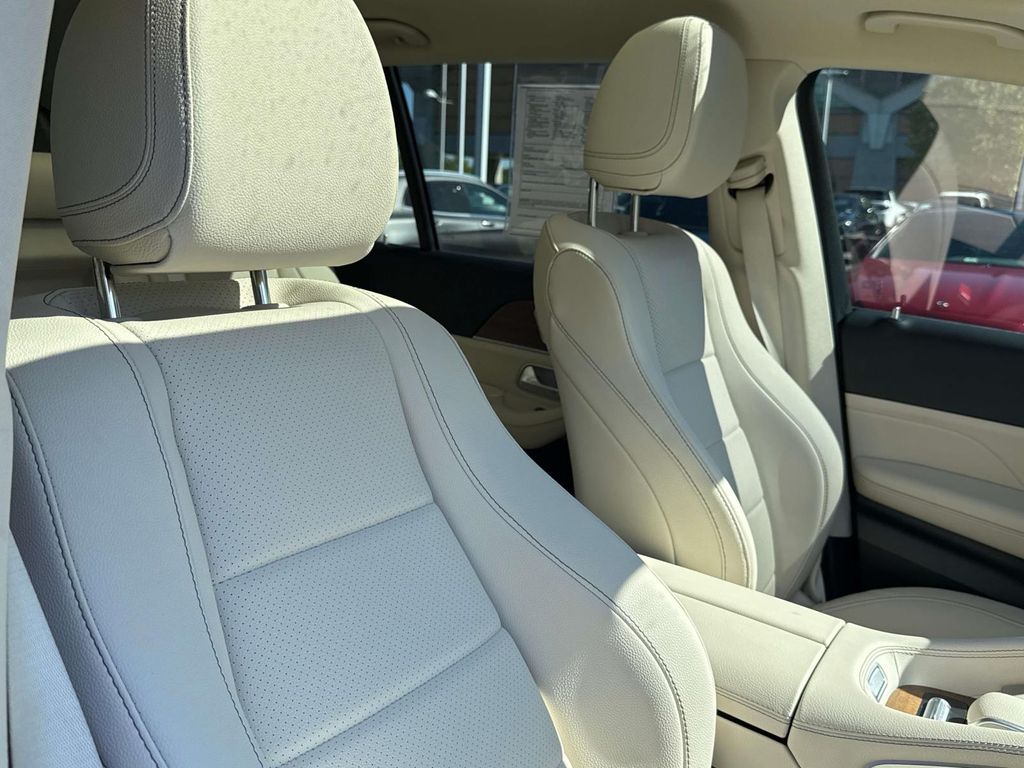 2024 Mercedes Benz GLS 450 4MATIC photo 21