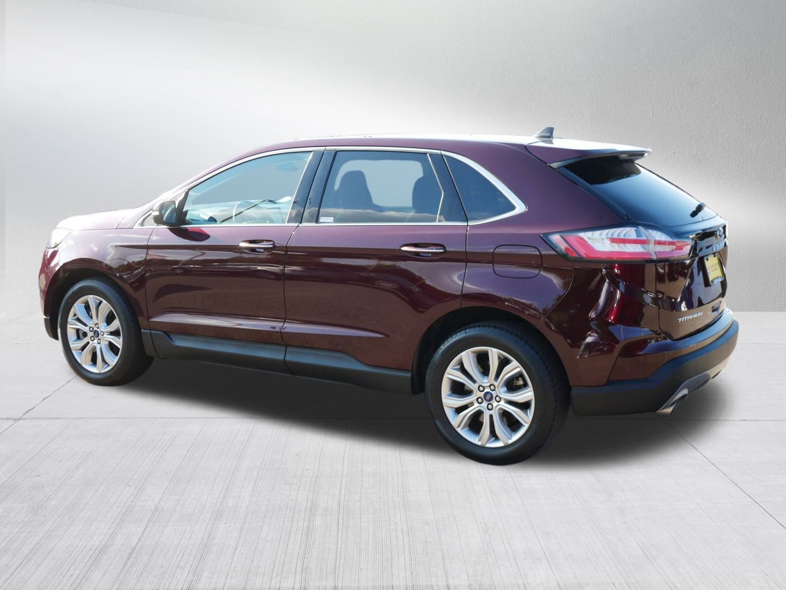 2022 Ford Edge Titanium photo 5