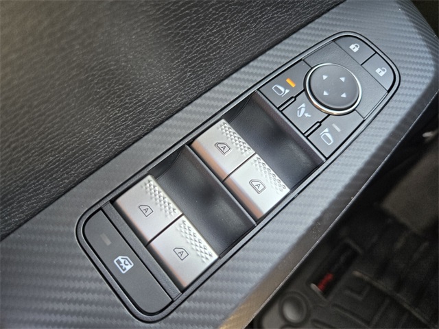 2025 Mitsubishi Outlander SE photo 32