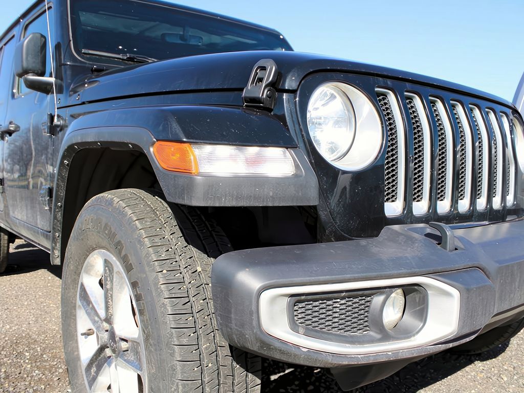 2023 Jeep Wrangler Sahara photo 28
