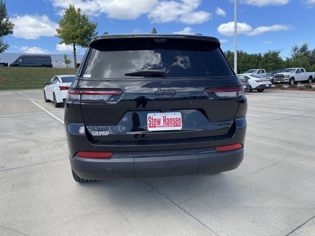 2025 Jeep Grand Cherokee Limited photo 3