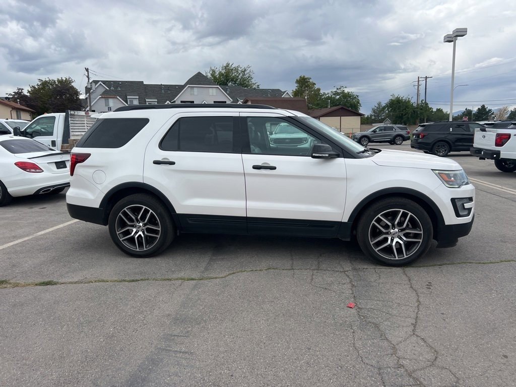 2017 Ford Explorer Sport photo 3