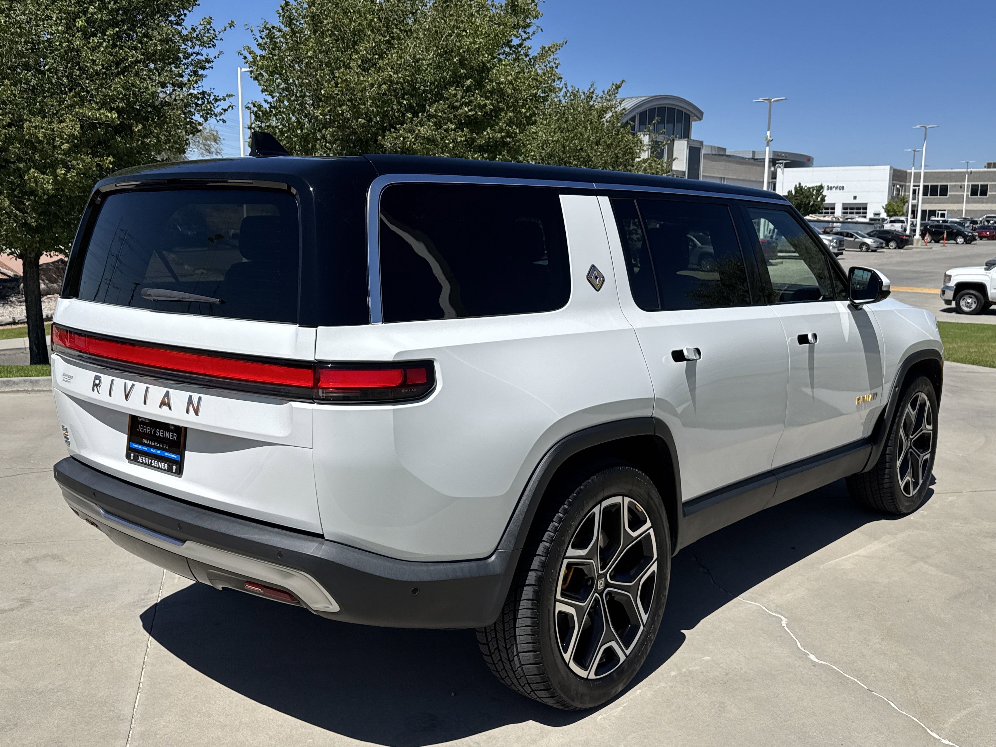 2022 Rivian R1S Launch Edition photo 4