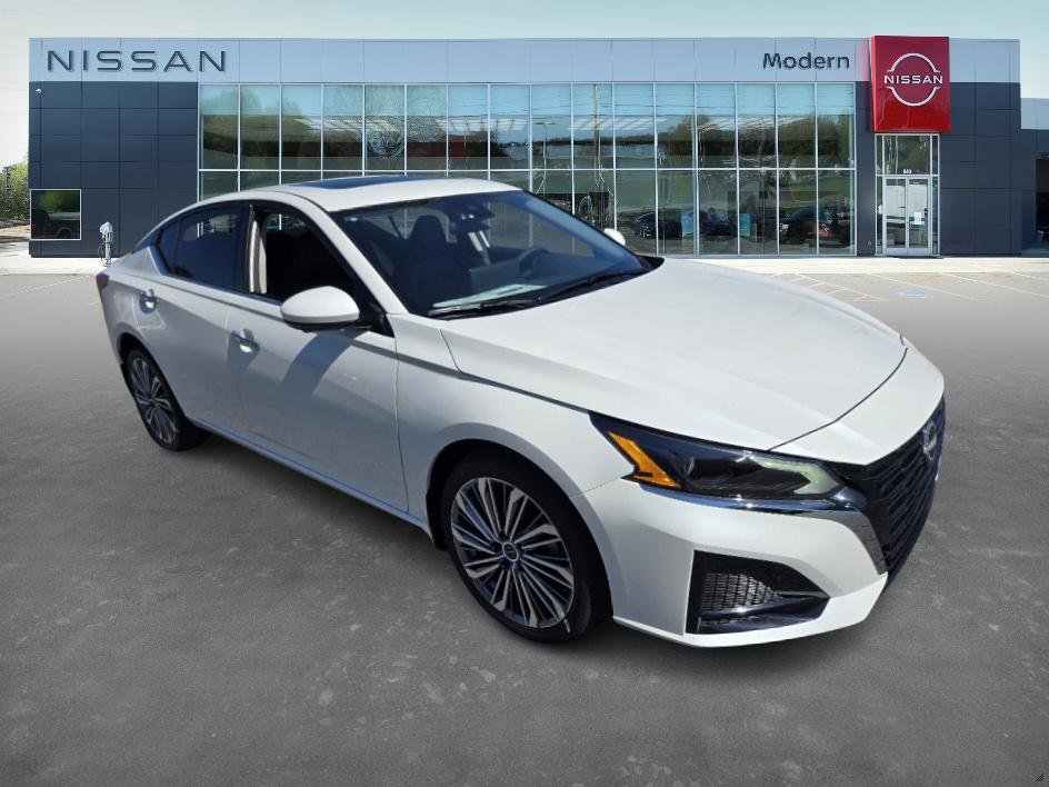 2025 Nissan Altima SL photo 3