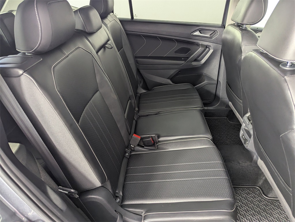 2022 Volkswagen Tiguan SE photo 28