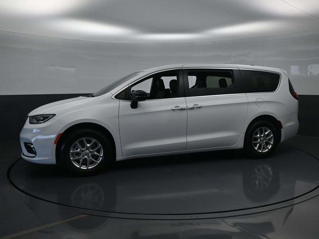 2025 Chrysler Pacifica Touring photo 2