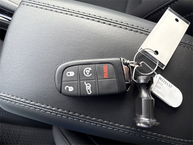 2025 Jeep Compass Latitude photo 4