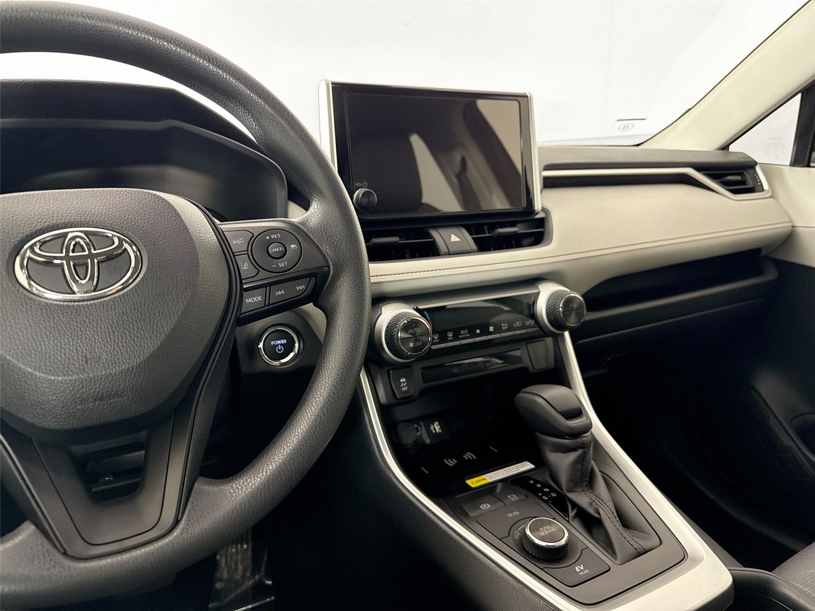 2025 Toyota RAV4 Hybrid XLE photo 24