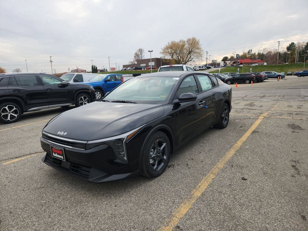 2025 Kia K4 LXS photo 2