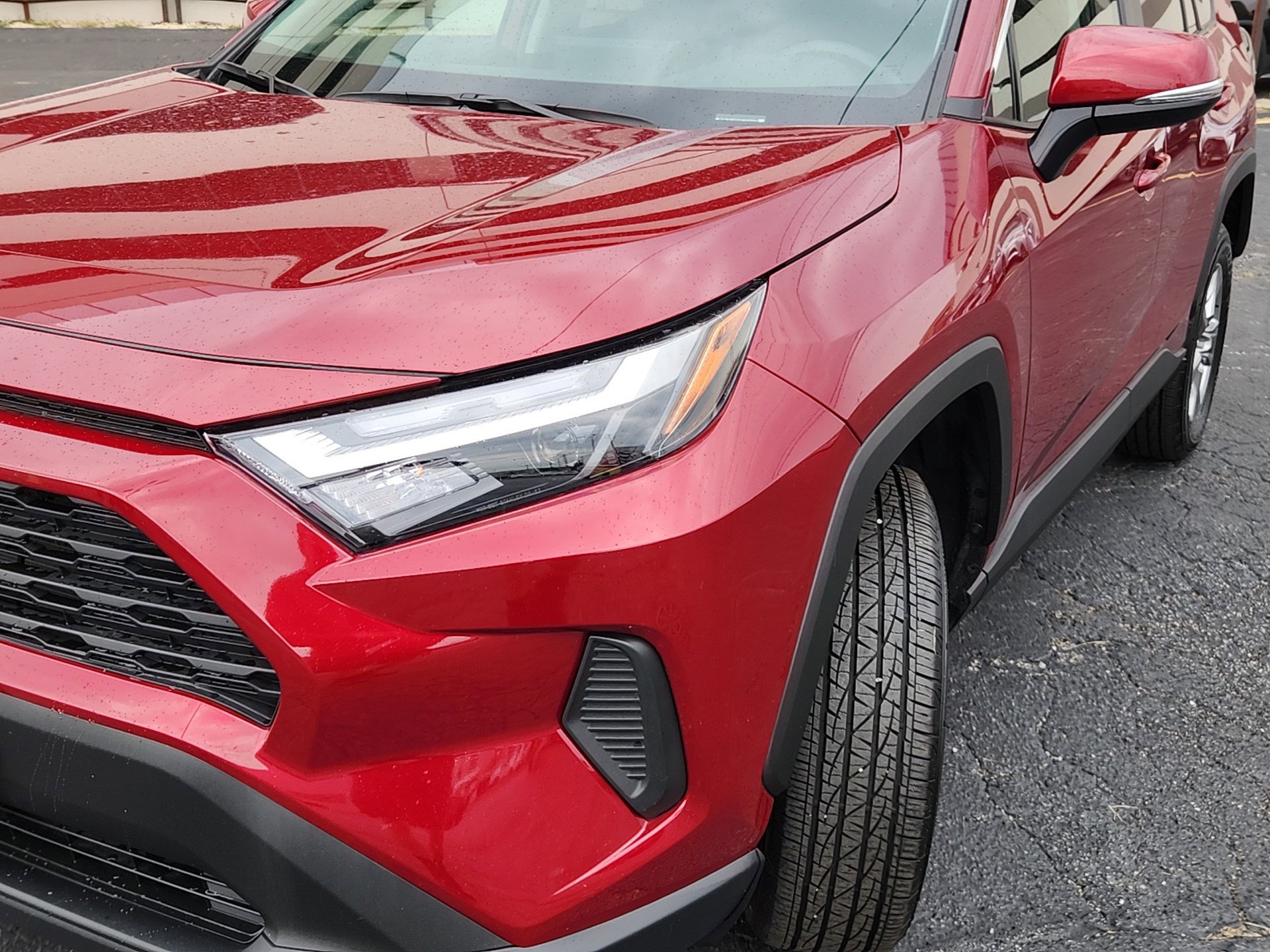 2025 Toyota RAV4 XLE photo 8