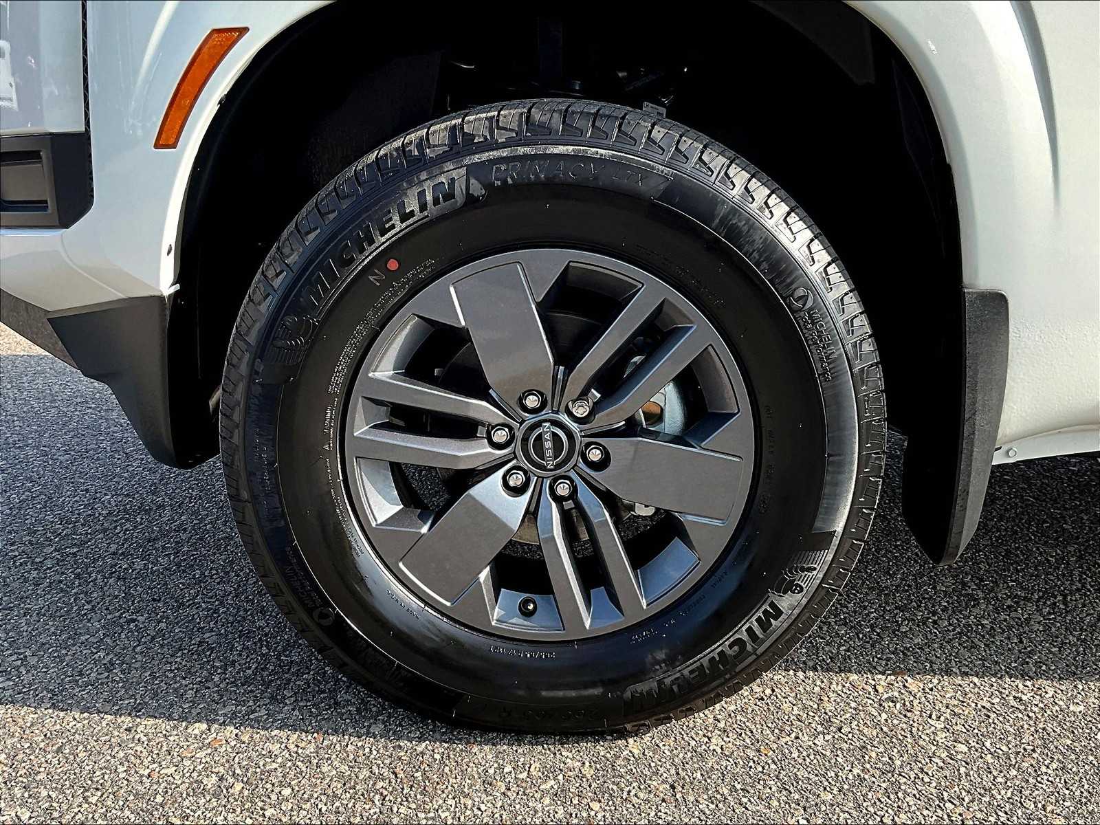 2025 Nissan Frontier SV photo 7