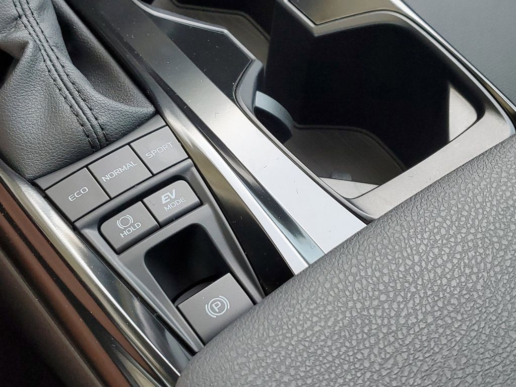 2025 Toyota Camry SE photo 27