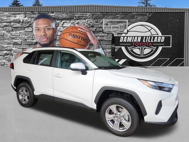 2025 Toyota RAV4 XLE's photo