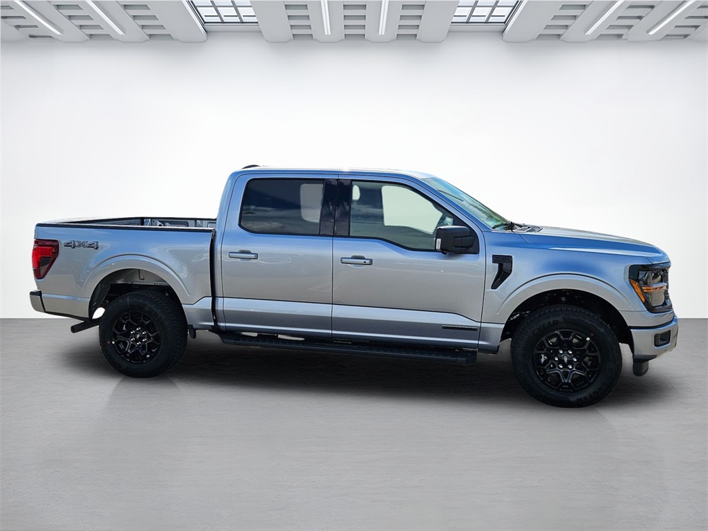 2025 Ford F-150 XLT photo 4