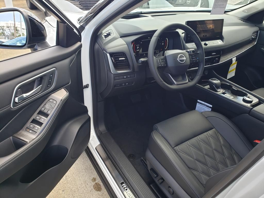 2026 Nissan Rogue Platinum photo 6