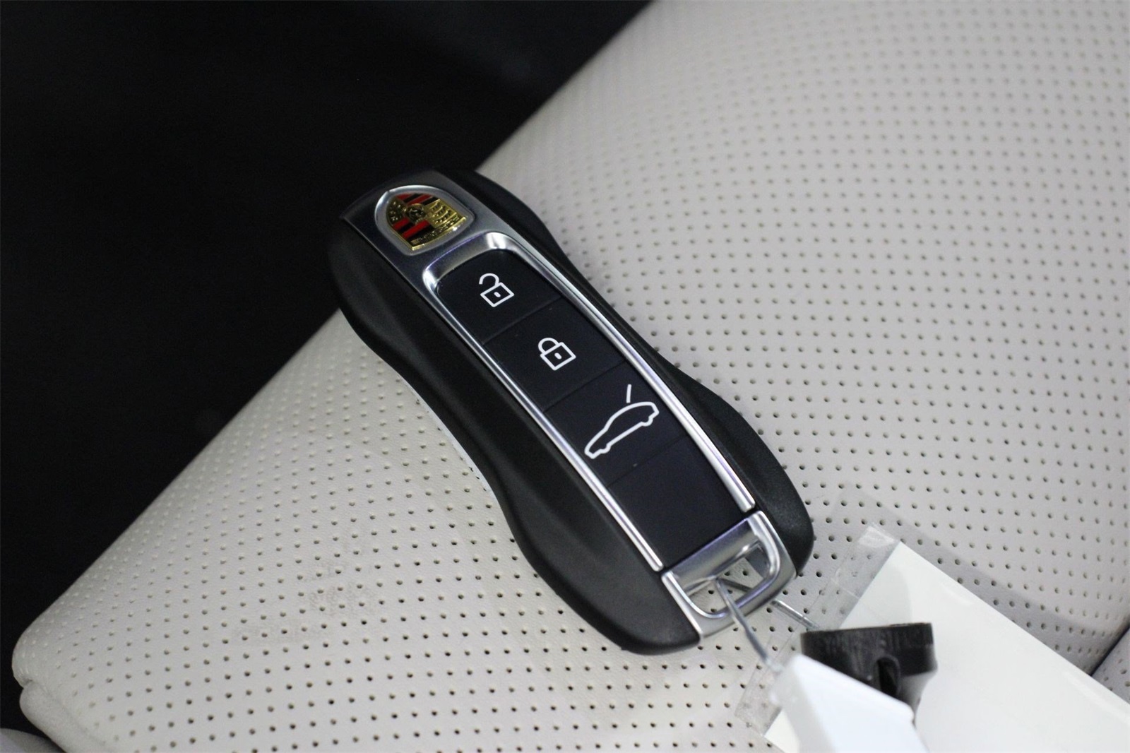 2025 Porsche Panamera 4 photo 21