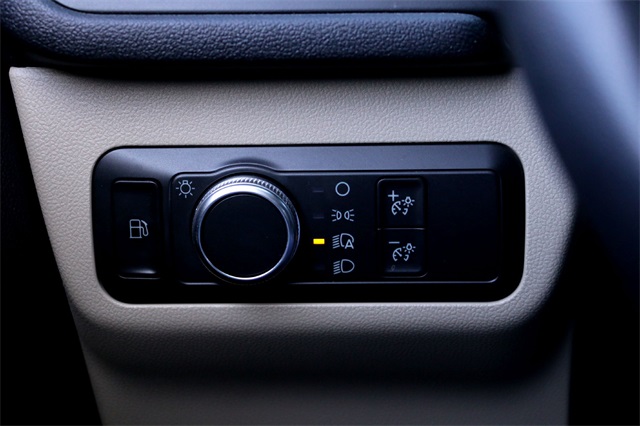 2020 Ford Escape SE Sport Hybrid photo 18