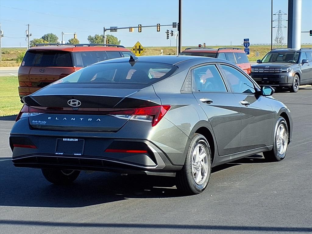 2025 Hyundai Elantra SE photo 8