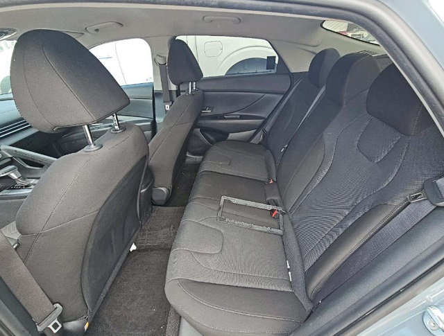 2023 Hyundai Elantra SE photo 4