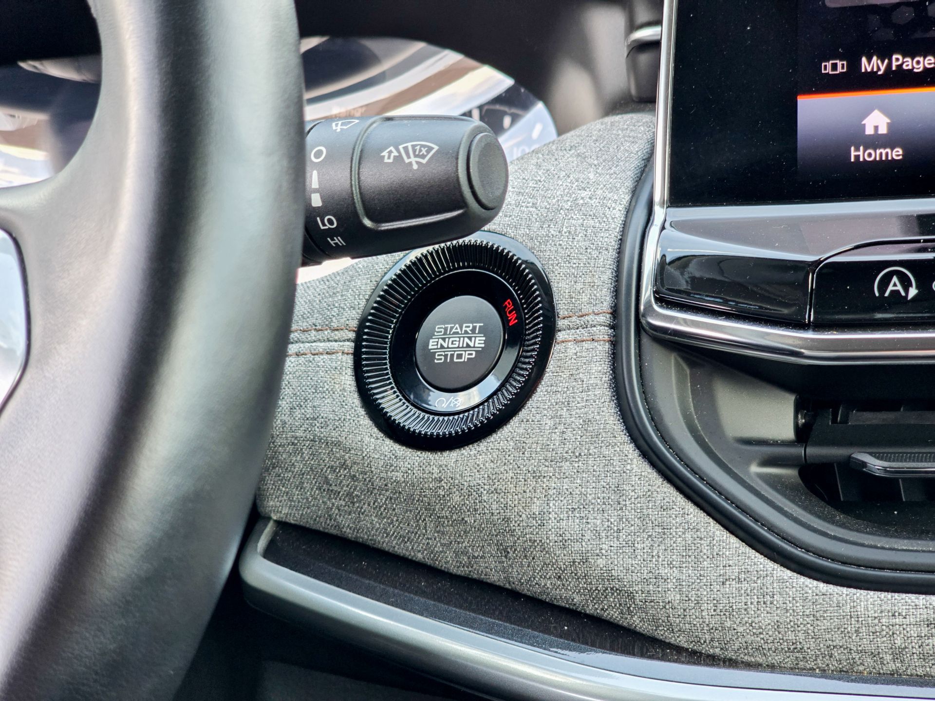 2022 Jeep Compass Latitude Lux photo 39