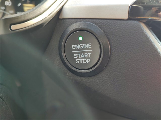2022 Ford Escape SEL photo 17