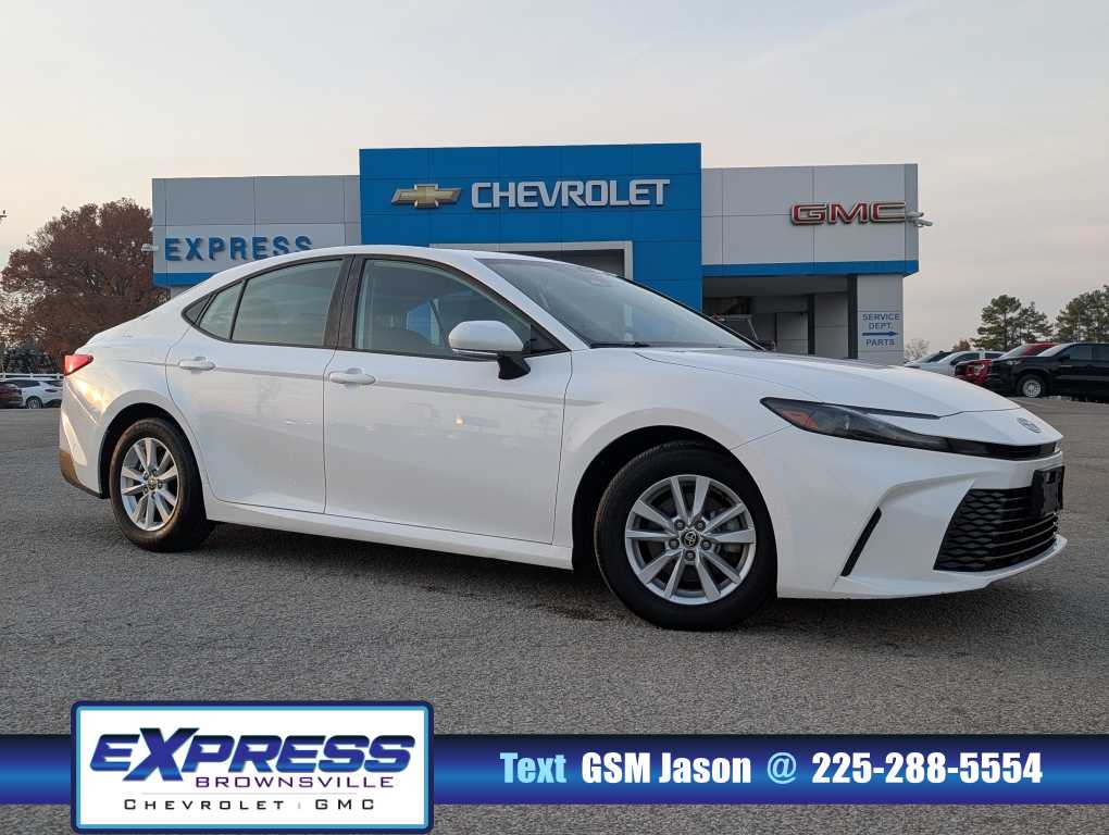 2025 Toyota Camry LE's photo