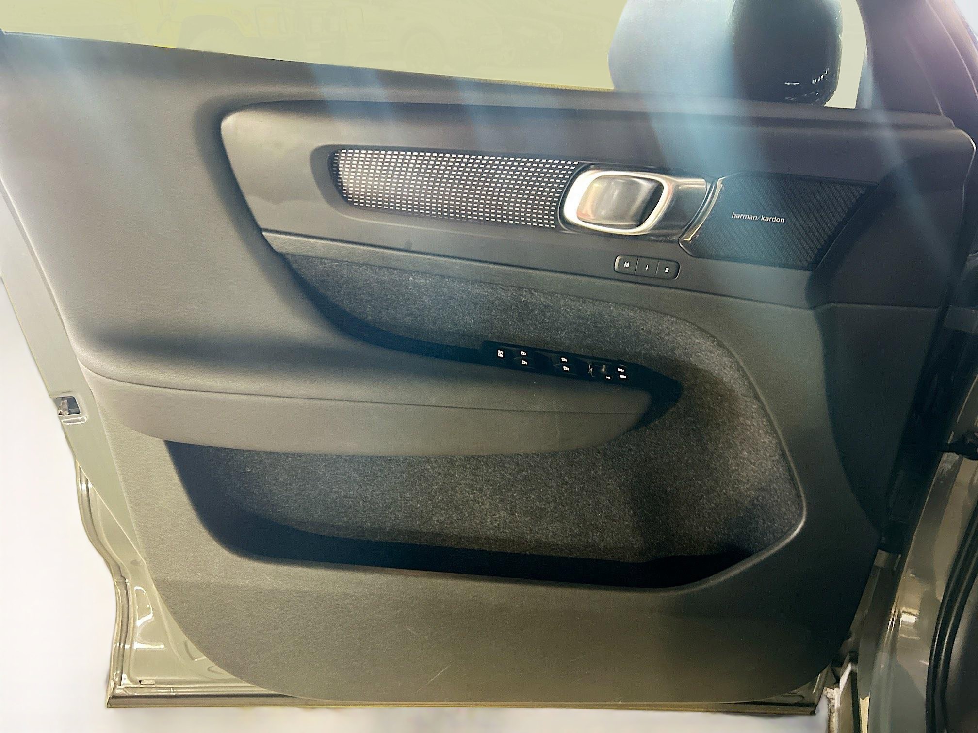 2021 Volvo XC40 R-Design AWD photo 16