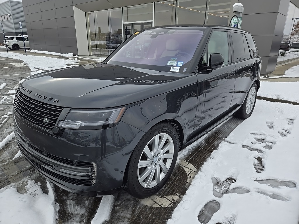 2023 Land Rover Range Rover SE's photo