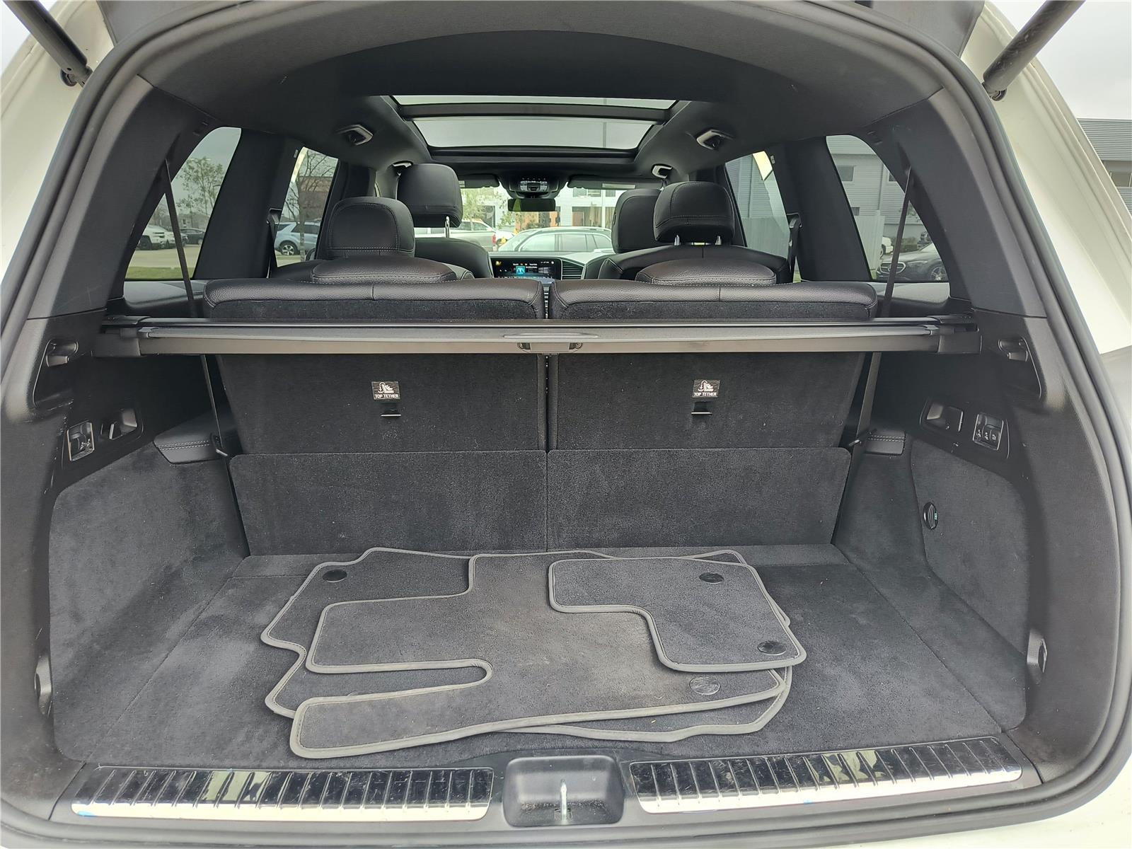 2023 Mercedes Benz GLS 450 4MATIC photo 4