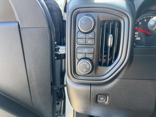 2024 Chevrolet Silverado 1500 Custom photo 14